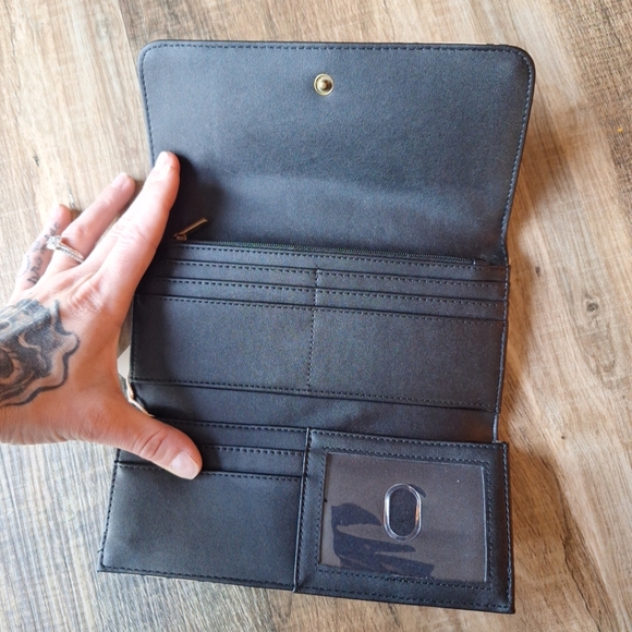 Universal Thread Leopard Print Trifold Wallet - Picture 4 of 7